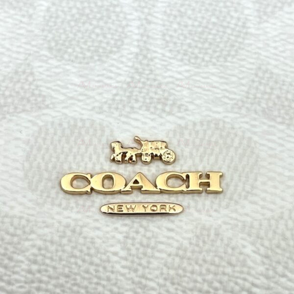 Bolsa muñequera blanca Coach - Imagen 4