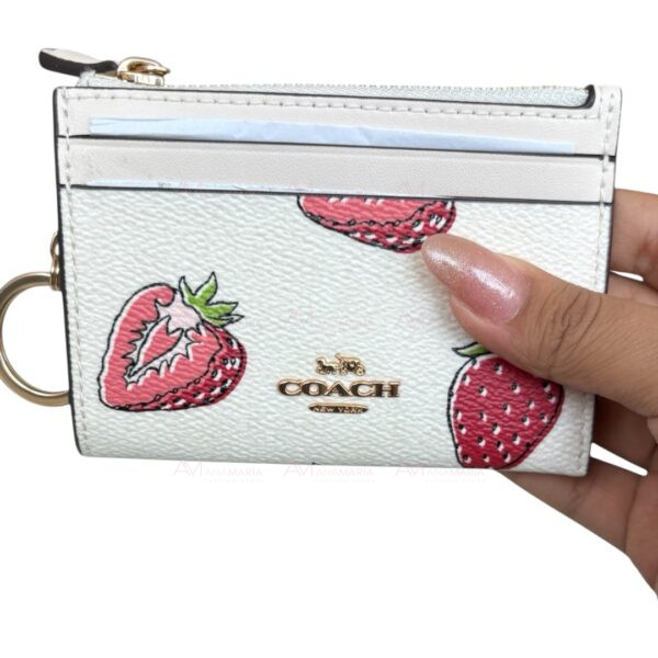 Tarjetero beige fresas Coach - Imagen 4