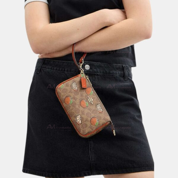 Bolsa Muñequera manzanas Coach - Imagen 5