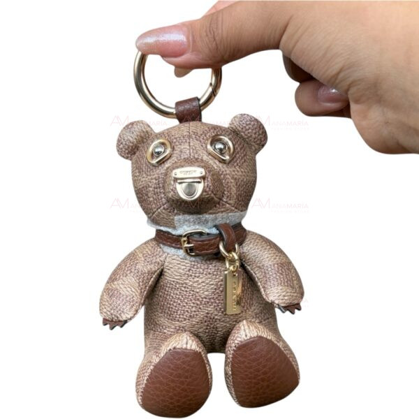 Accesorio para bolsas oso café Coach - Imagen 4