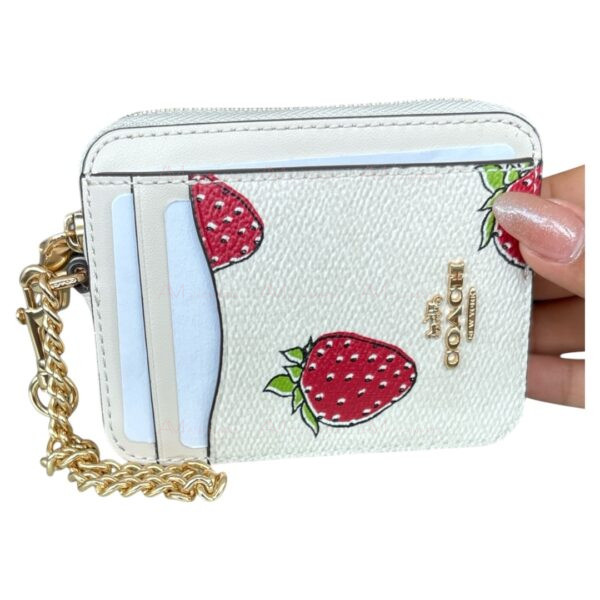 Cartera beige fresas Coach - Imagen 4